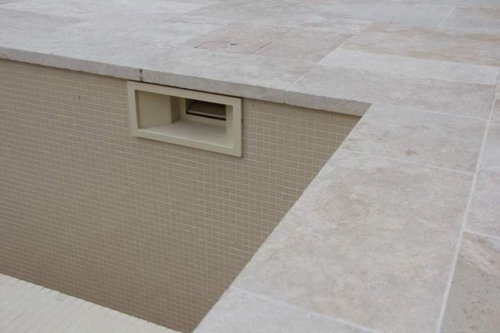 Coin piscine carrelé Coutras