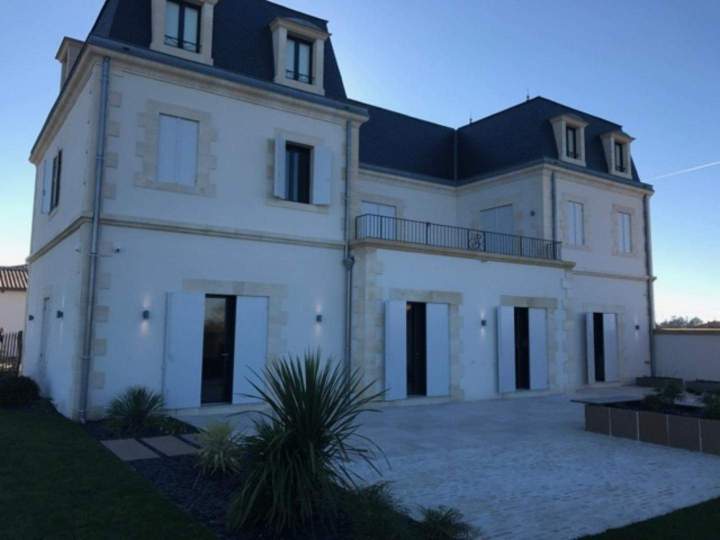 Bâtiment pris en main Coutras