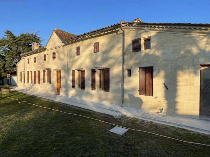 Façade rénovée Coutras